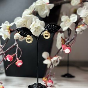 twist up stud earrings